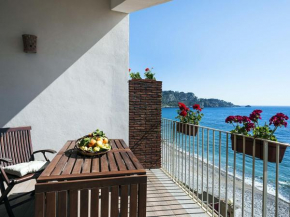 Apartment 20m from the beach and from the terrace a beautiful sea view